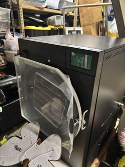 Large brand New Harvest Right Freeze Dryer On pallet