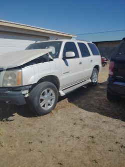 2005 Denali truck for parts