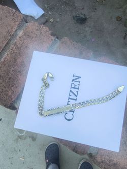 Esclava de oro de 10 k para niño o niña  pesa 6.3 gramos mide 6.5 inch el presio es fijo