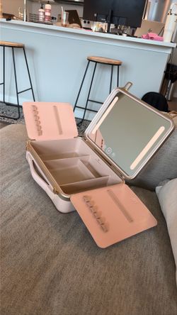 Like New: Beauty Organizational Case with Mirror