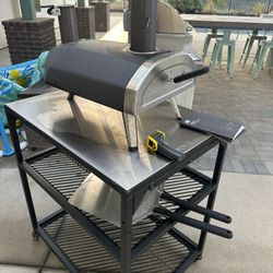 Ooni Pizza Oven + Stand