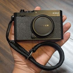 Black Fujifilm X-E4 Mirrorless Camera Body in EXCELLENT condition
