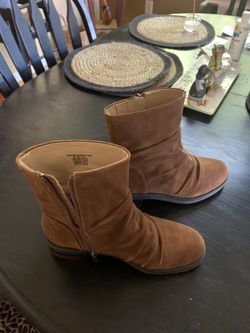 Size 8 Walking company Abeo Suede Boots 