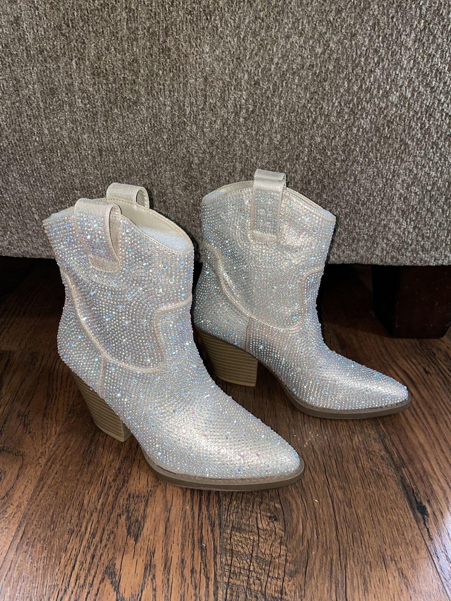 Bedazzled Cowboy Boots (new)