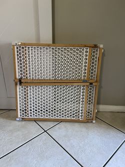 SAFETY FIRST BABY GATE 