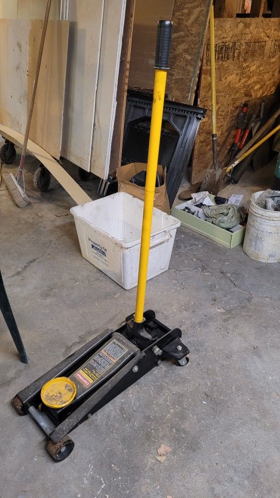 Craftsman 31/2 Ton Floor Jack for Sale in Everett, WA OfferUp