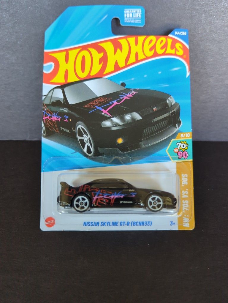 Hot Wheels '70s VS. '90s Black Nissan Skyline GT-R (BCNR33)
