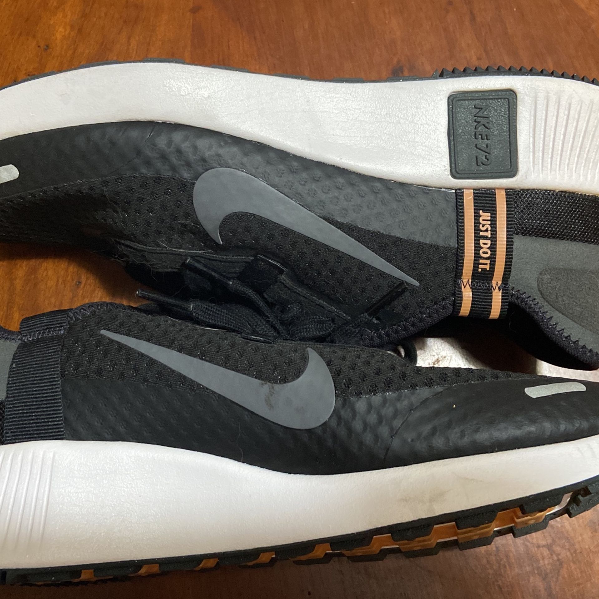 Nike E72 Running Shoes