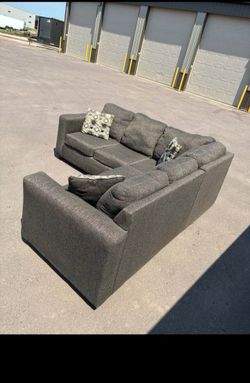 LIGHT WEIGHT SECTIONAL VERY COMFY LESS THAN A YEAR OLD $400 OBO