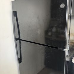 GE Refrigerator 