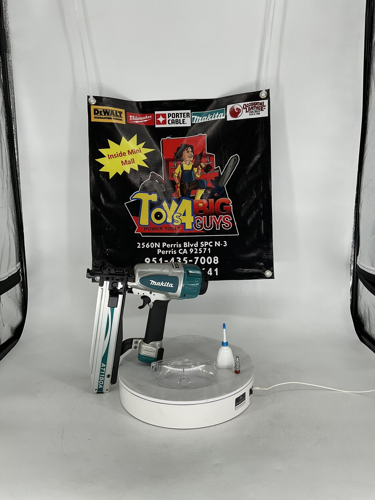 Makita Pneumatic 16-Gauge 7/16 in.Medium Crown Stapler