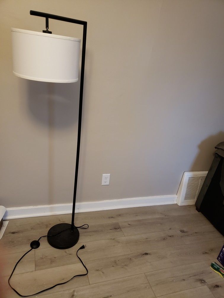 5 Foot Lamp, Like New Condition