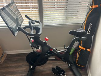Gen 1 Peloton with gel seat and shoe adaptors