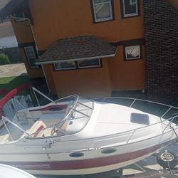 1999 STINGRAY  CABIN CRUISER.