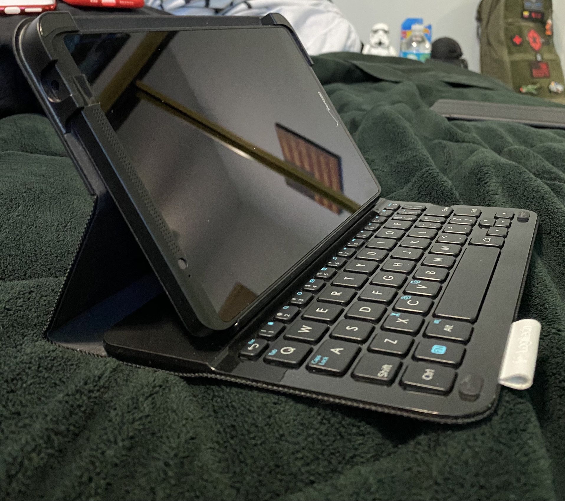 Tablet Verizon Ellipsis with Keyboard Case