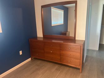 Dresser/nightstands