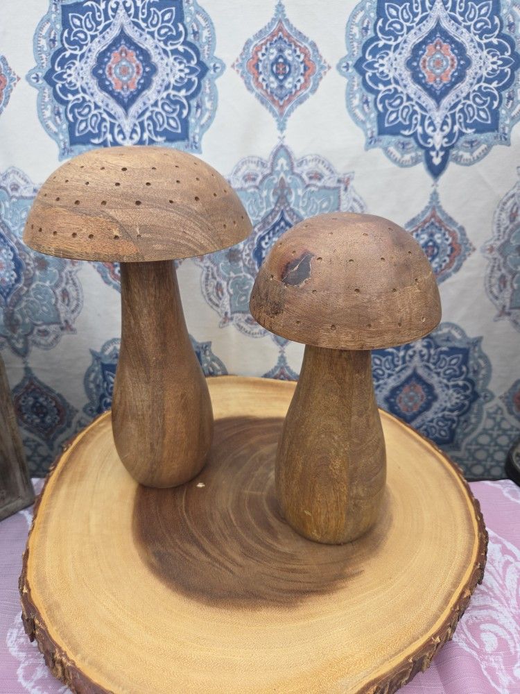 Shrooms! Mushrooms, wooden mushrooms!