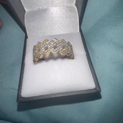 10 K Ring With Diamonds 