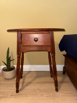 Oval Side Table - Single drawer