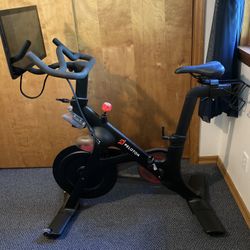 Peloton Bike + 2 Riding Shoes – Excellent Condition!
