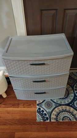 Three drawers plastic chest