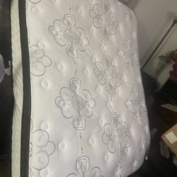 QUEEN Matress.     
