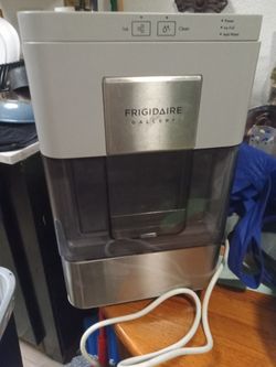 Frigidaire Gallery Countertop Ice Maker