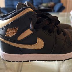 Jordan Black/Gold Boys size 13