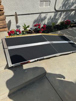 RAMP long 6 Feet x 29 inches, aluminum metal holds 800 pounds.