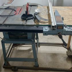 Delta 10" Contractor's Table Saw 34-441 with Unifence Saw Guide And Wheels
