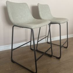 Set of 2 Modern Counter Stools – Like New