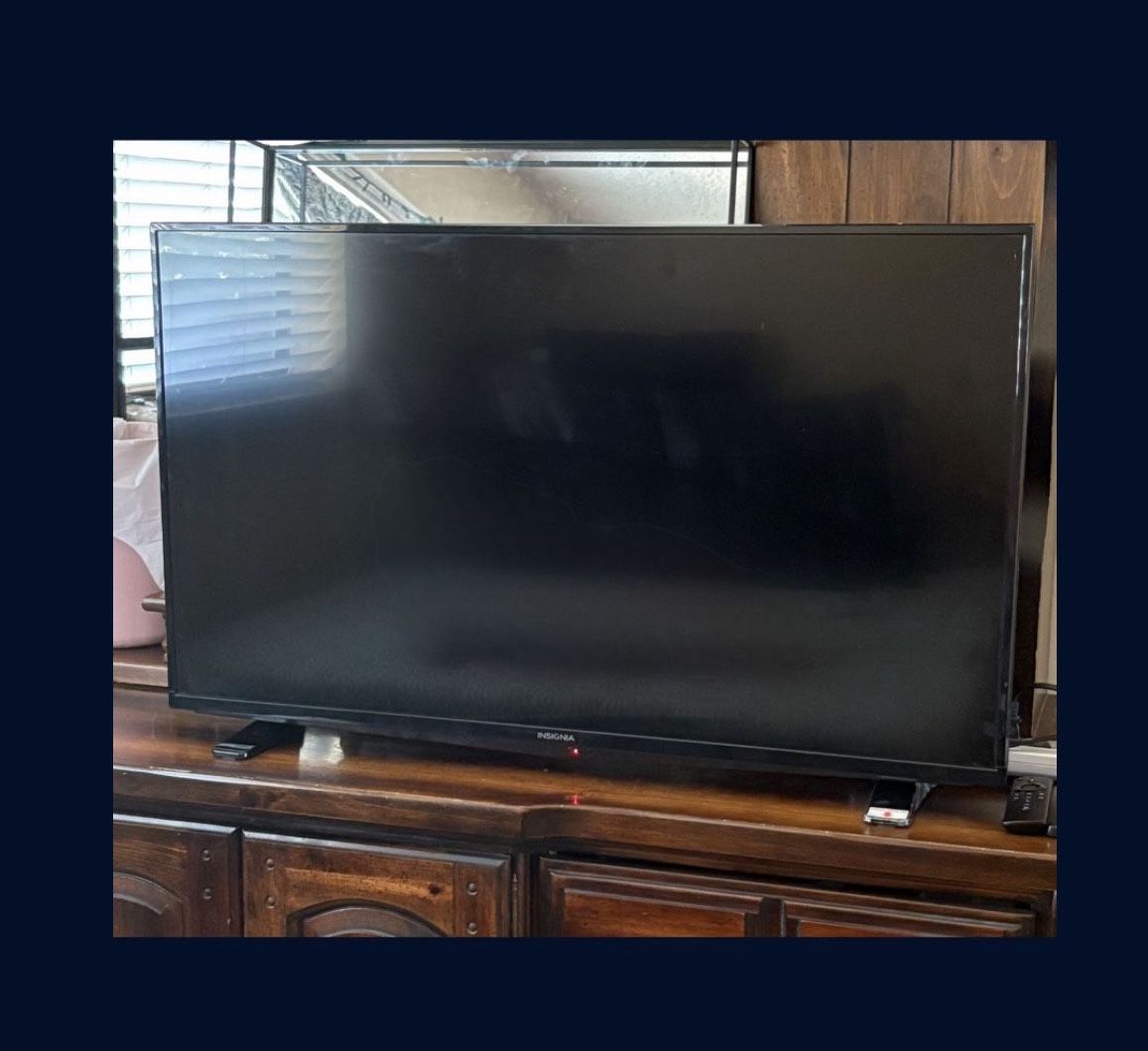 34 Inch Insignia TV