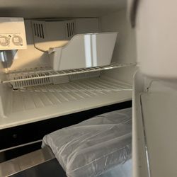 Frigidaire Refrigerator 