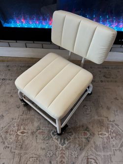 NEW**White Vinyl IMMER LIEBEN Rolling Stool and 4 Wheels with Brakes for Home Garage Hobby 