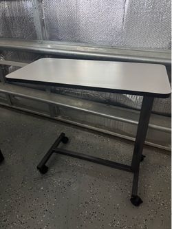 Adjustable bedside table