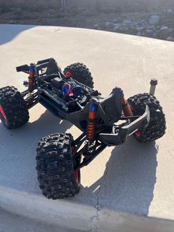 Traxxas x-maxx 8s RC car