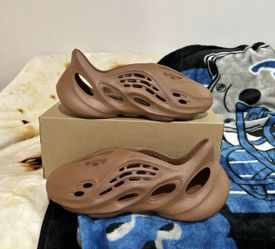 Adidas Yeezy Foam Runner Clay Red Size 13 Men's 