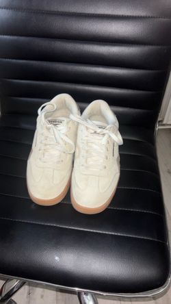 Reebok shoes cream color with white laces