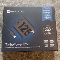 Motorola USB Travel Turbo Power Charger Adapter 15W USB C Cable , New in box !