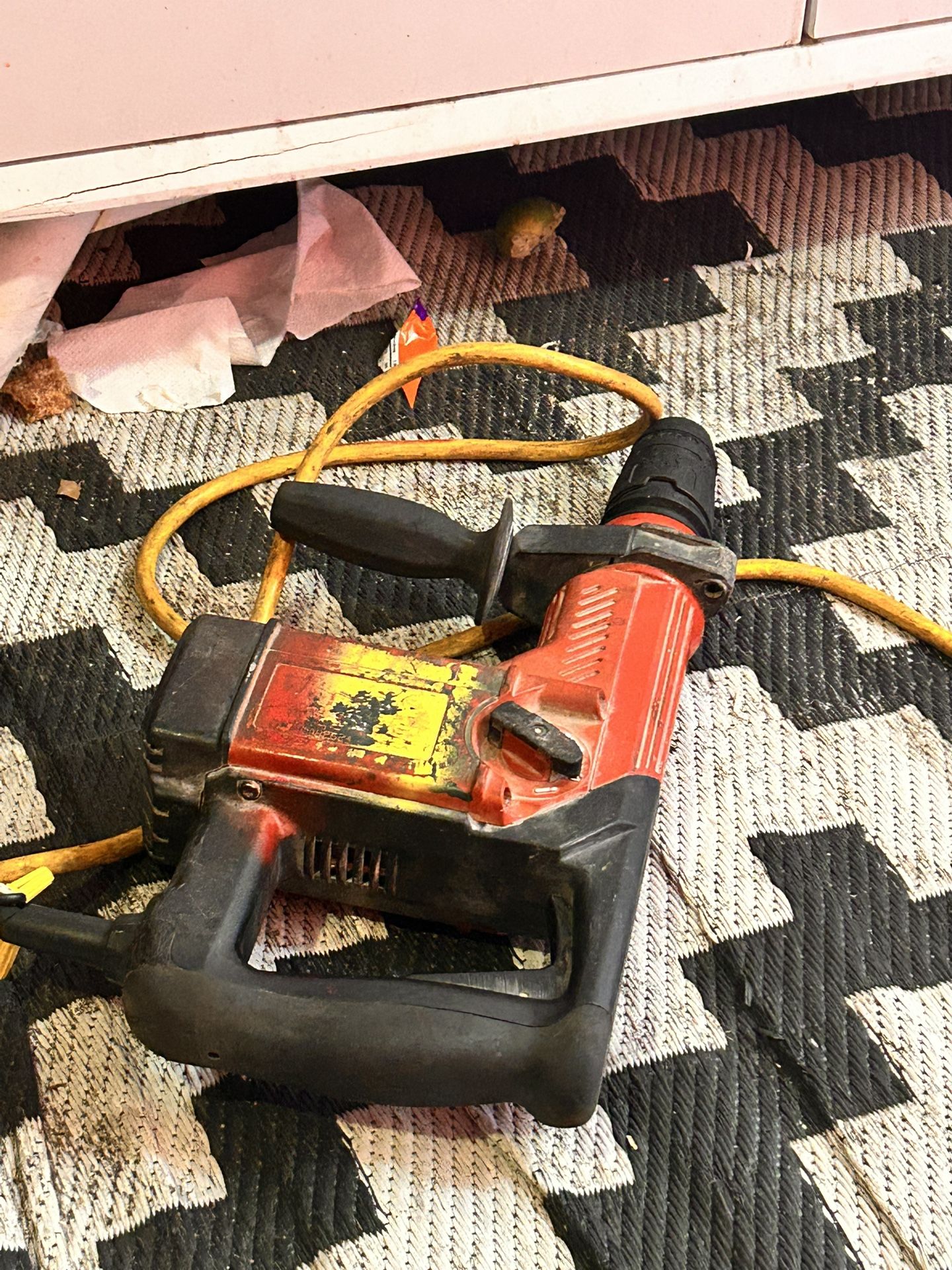HILTI 120v 830w