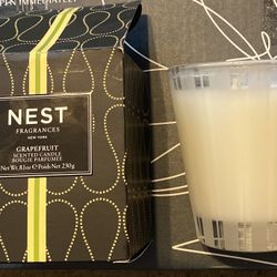 Grapefruit Scented Candle / Nest 