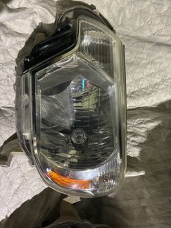 Toyota Tacoma Headlights 2014 OEM - used