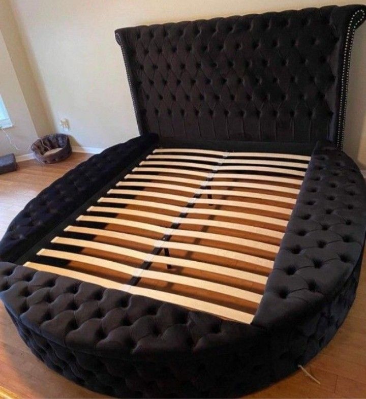 Round Shaped Queen Size Velvet Bed Frame With Storage
