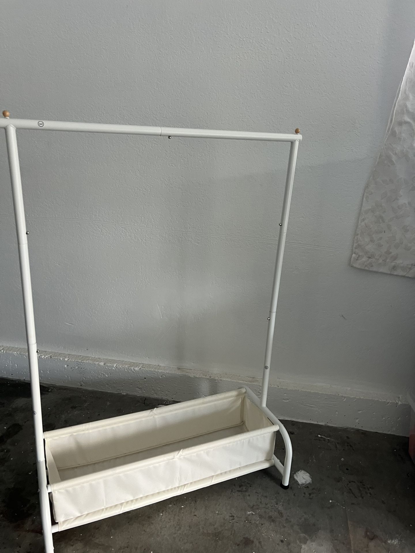 Children’s Clothing Rack