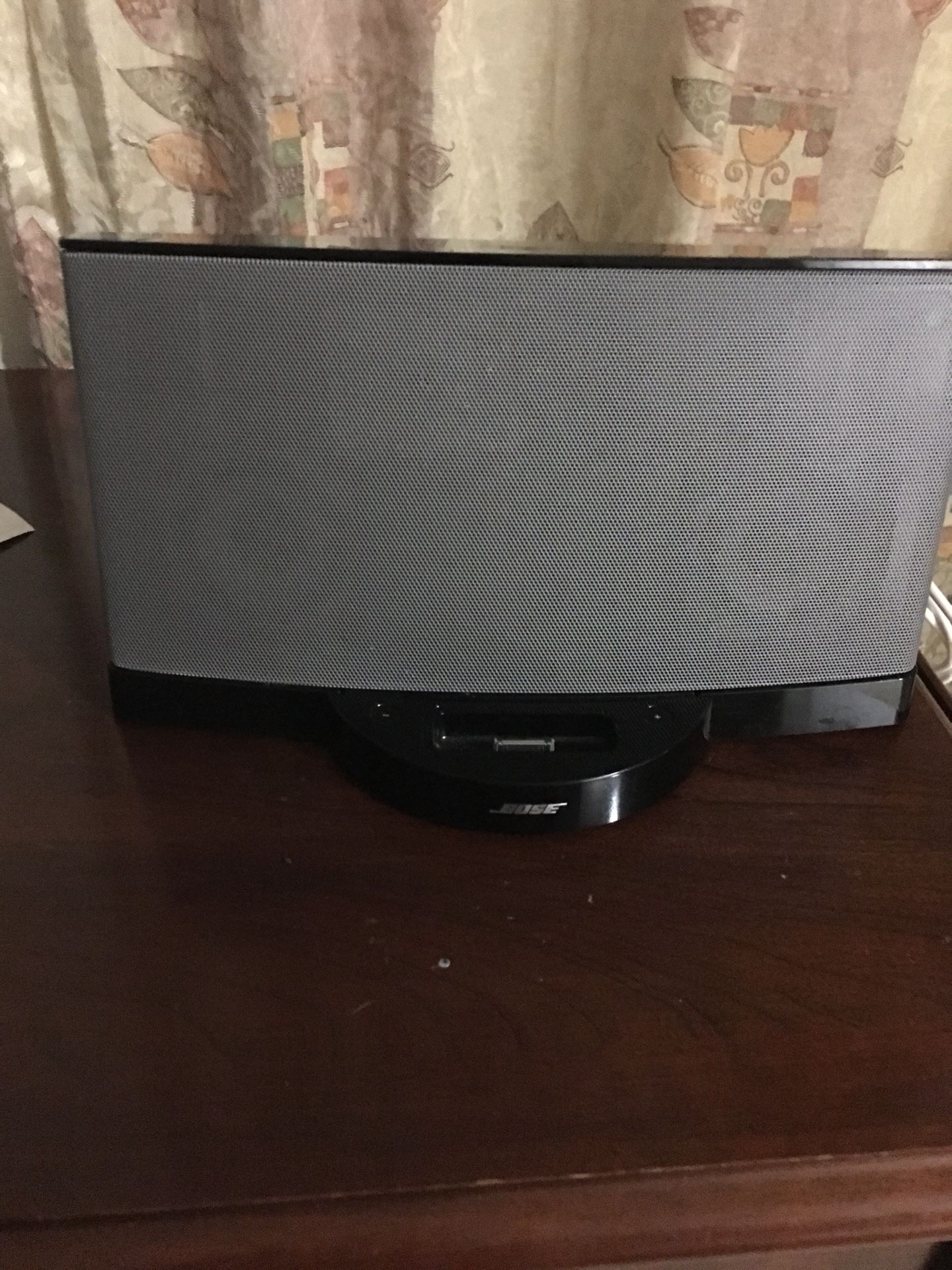Bose SoundDock Series II Digital Music System Speaker Dock, Portable - Gloss Black asking $80