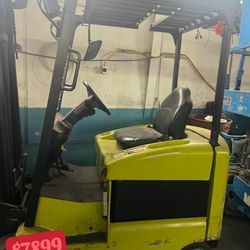 Selling a Fully Electric Forklift in excellent condition — perfect for warehouse and industrial use 12.411