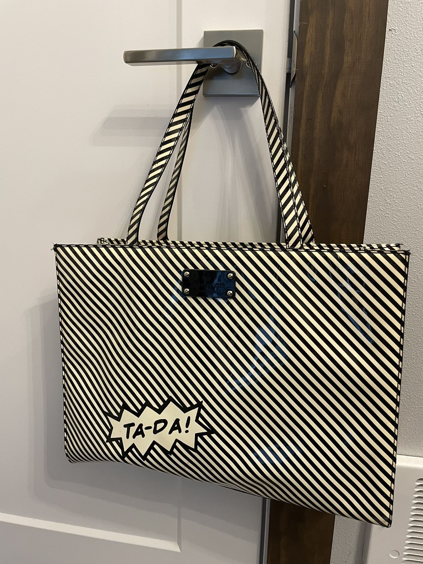 Kate Spade “Ta-Da” Hand bag