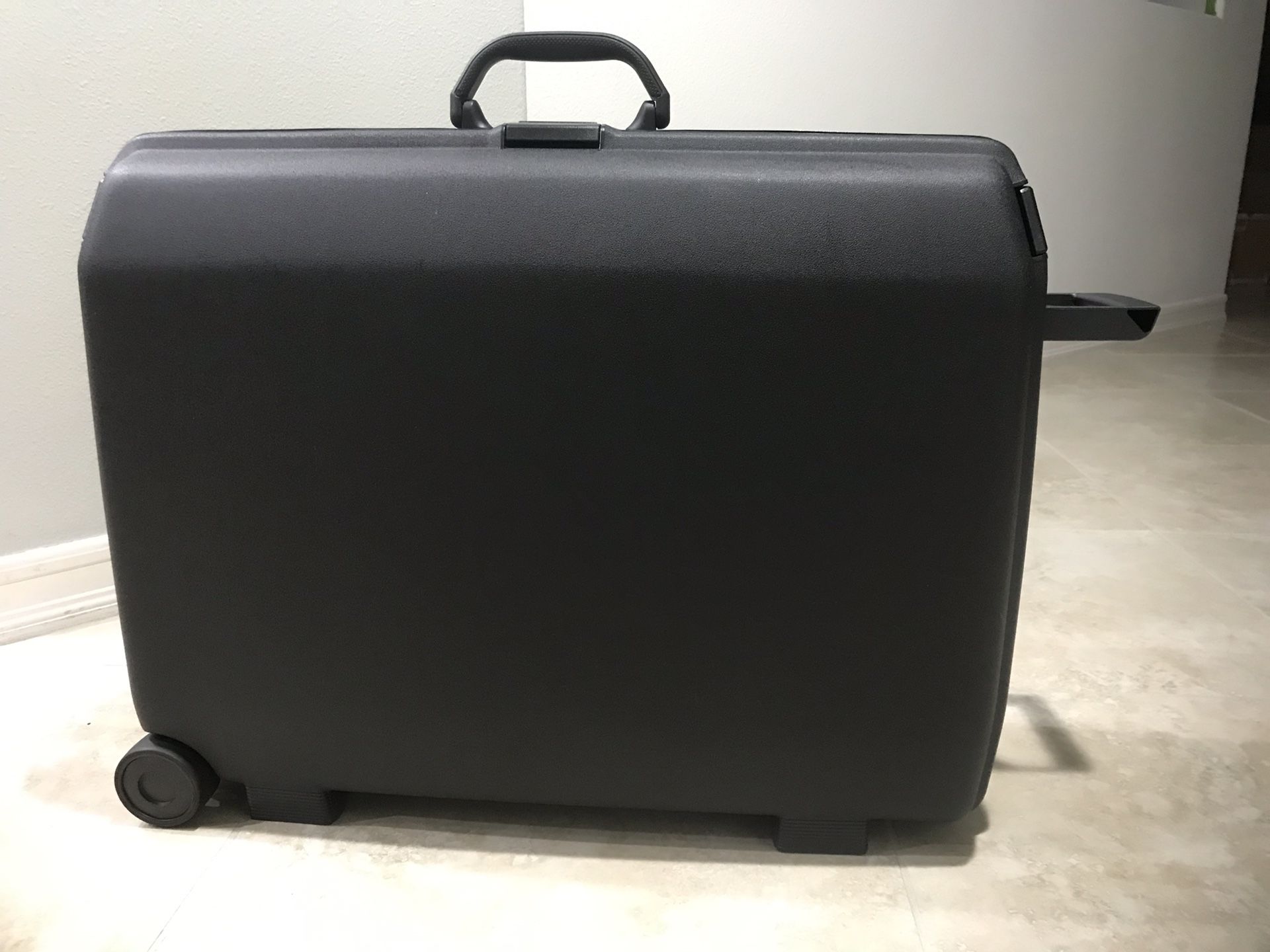 mythologie financiën Eindeloos Samsonite 200 Series Oyster Hardside 26 in. Cartwheel Luggage for Sale in  Ontario, CA - OfferUp