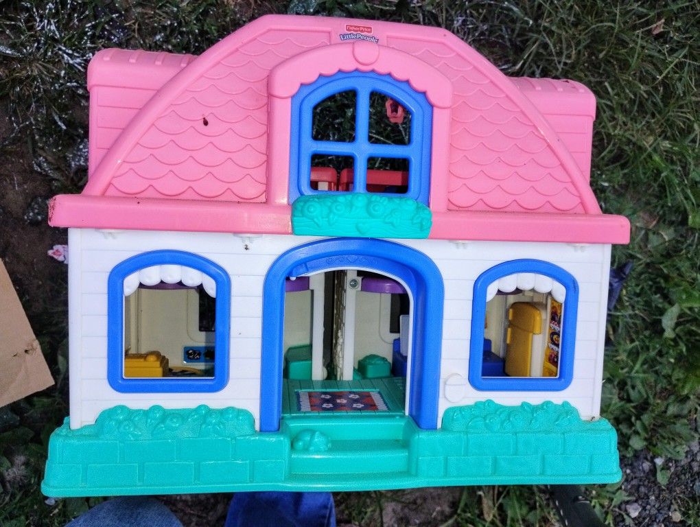 Fischer Price Little People Doll House