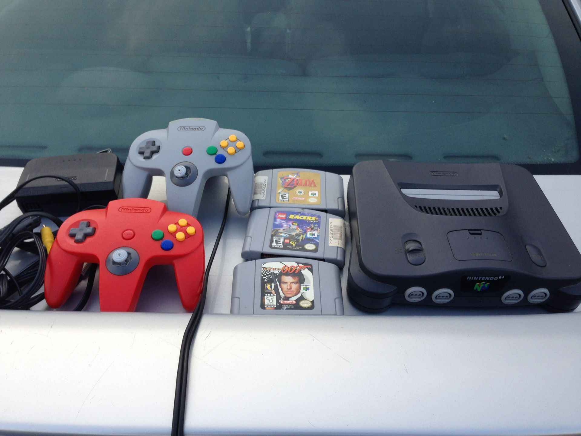 Nintendo 64 with 2 controllers/007/Zelda/lego racers & memory card